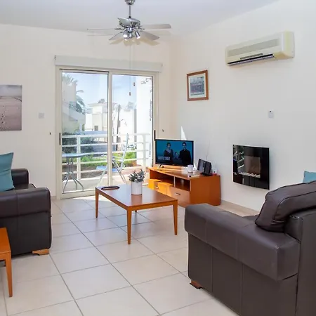 2 Bedroom Cates Top Floor Peaceful With Pool!