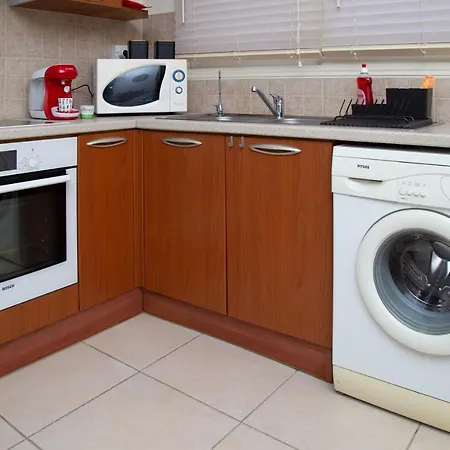2 Bedroom Cates Top Floor Peaceful With Pool! Апартаменты Пафос