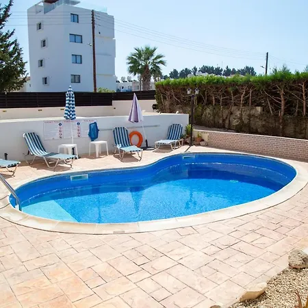 2 Bedroom Cates Top Floor Peaceful With Pool! *