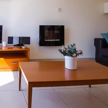 2 Bedroom Cates Top Floor Peaceful With Pool! Апартаменты Пафос