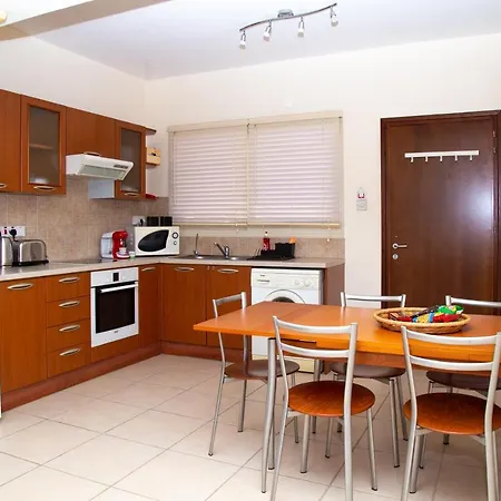2 Bedroom Cates Top Floor Peaceful With Pool! Apartament