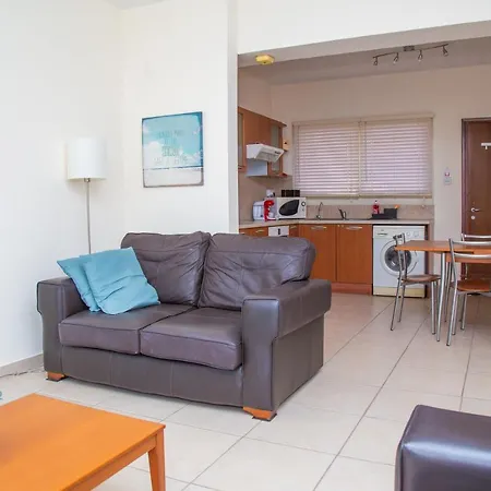 2 Bedroom Cates Top Floor Peaceful With Pool! *