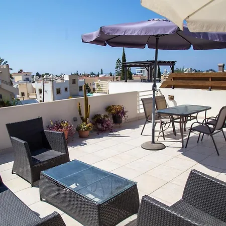 2 Bedroom Cates Top Floor Peaceful With Pool! *