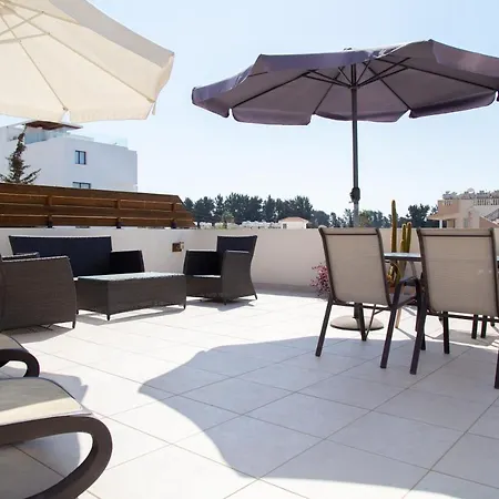 2 Bedroom Cates Top Floor Peaceful With Pool! Paphos